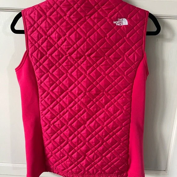 009 The North Face Quilted Vest - Picture 4 of 7